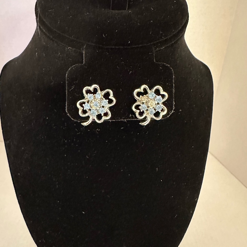 Vintage silver tone floral earrings screw backs non pierced flaw